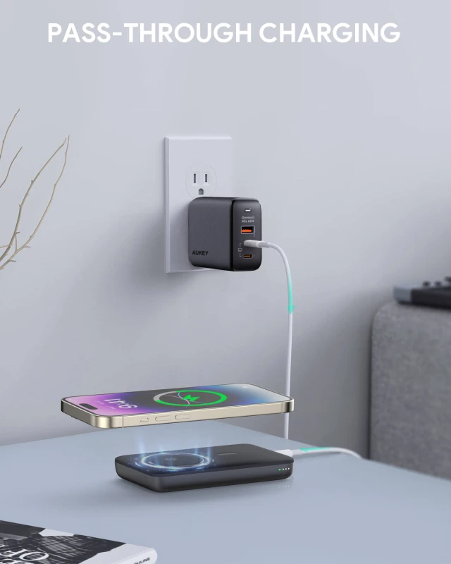 أوكي باور بانك ٦٧٠٠ مللي أمبير MagFusion 6700 Magnetic Wireless PB MS01